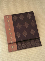 【期限特典/限定1点】最終/紅子愛用で絶賛！至宝の手織西陣織 本袋帯 茶地に縦菱モール紋 - 木下着物研究所