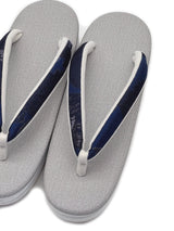 【新作/少量限定】クールだけど優しさもあるカレンブロッソ 鼻緒/紺洋花・台/薄鼠 M/Lサイズ [紅衣オリジナル] - 木下着物研究所