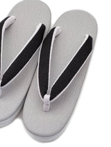 【新作/Mサイズのみ】THE シンプル　カレンブロッソ 鼻緒/帯地黒紅色・台/薄鼠 Mサイズ [紅衣オリジナル] - 木下着物研究所