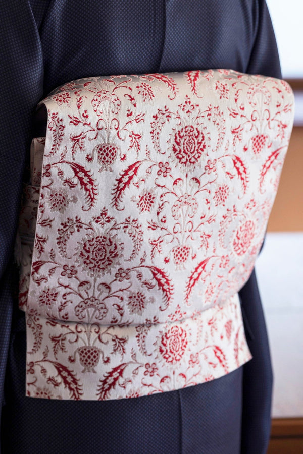 【新色/期限特典】 博多織八寸名古屋帯 ペルシャ草花紋　薄鼠地に深紅　[紅衣オリジナル] - 木下着物研究所