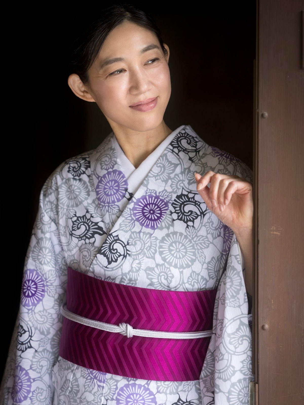 【期限特典/新作】浴衣でも着られる夏着物 菊唐草　白地に灰紫濃淡　[紅衣オリジナル] - 木下着物研究所