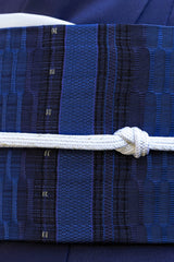 【新色/期限特典】見目麗しき帯！クールバージョン！博多織 九寸名古屋帯 紅間道 紺地濃淡に桔梗紫 - 木下着物研究所