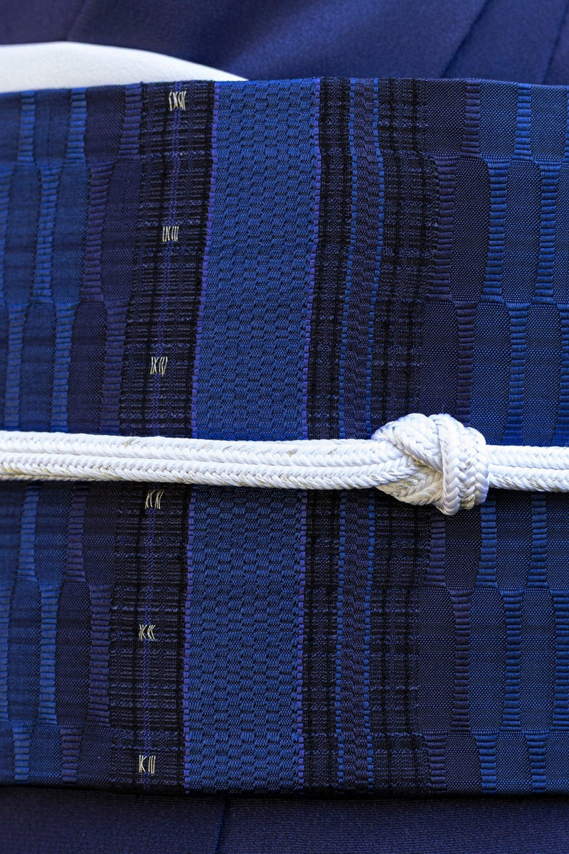 【新色/期限特典】見目麗しき帯！クールバージョン！博多織 九寸名古屋帯 紅間道 紺地濃淡に桔梗紫 - 木下着物研究所