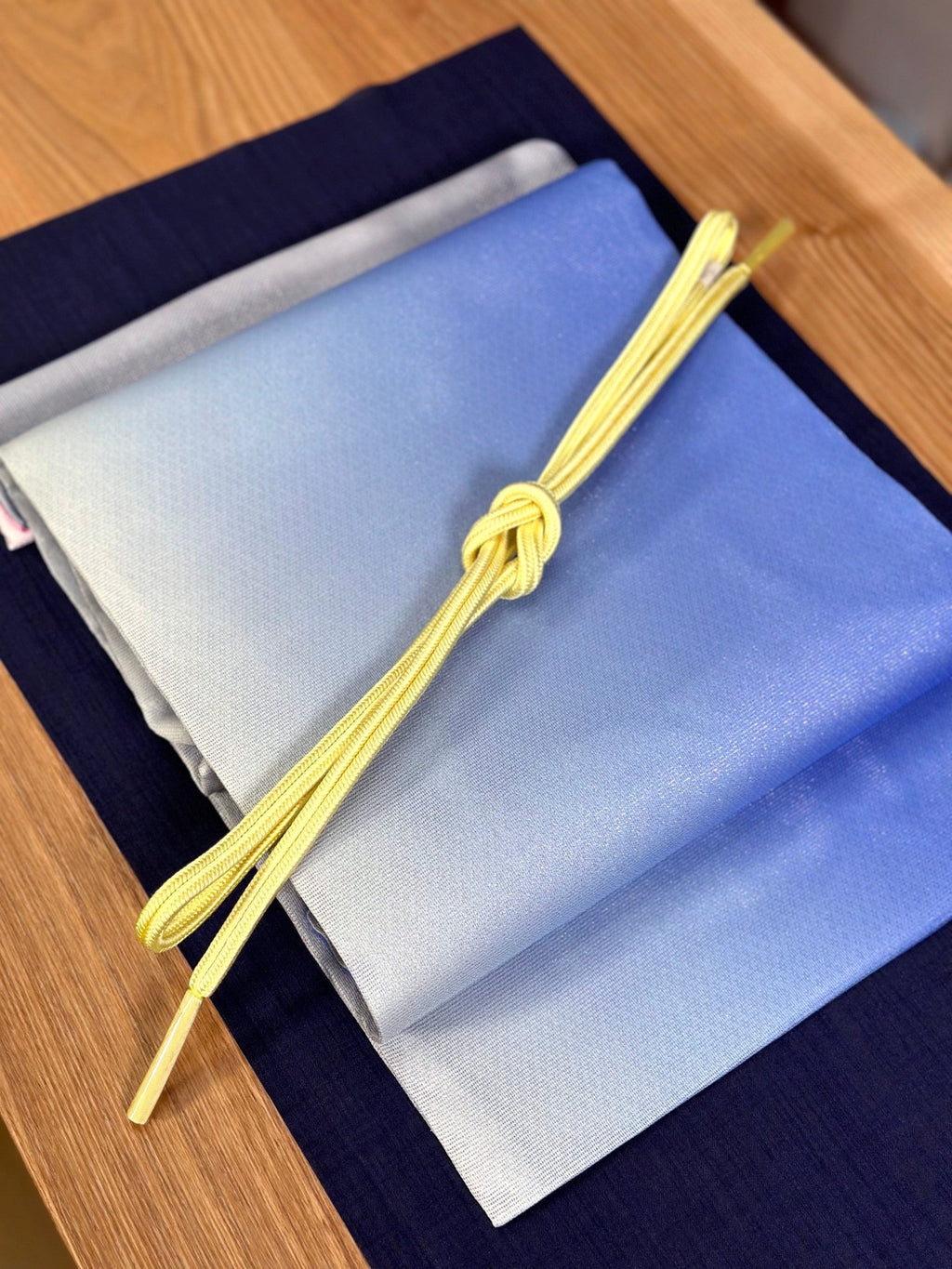 くすんだ薄紅色に煌めく銀糸と浮き立つ柄模様が品ある夏の名古屋帯です くすんだ薄紅色に煌めく銀糸と浮き立つ柄模様が品ある夏の