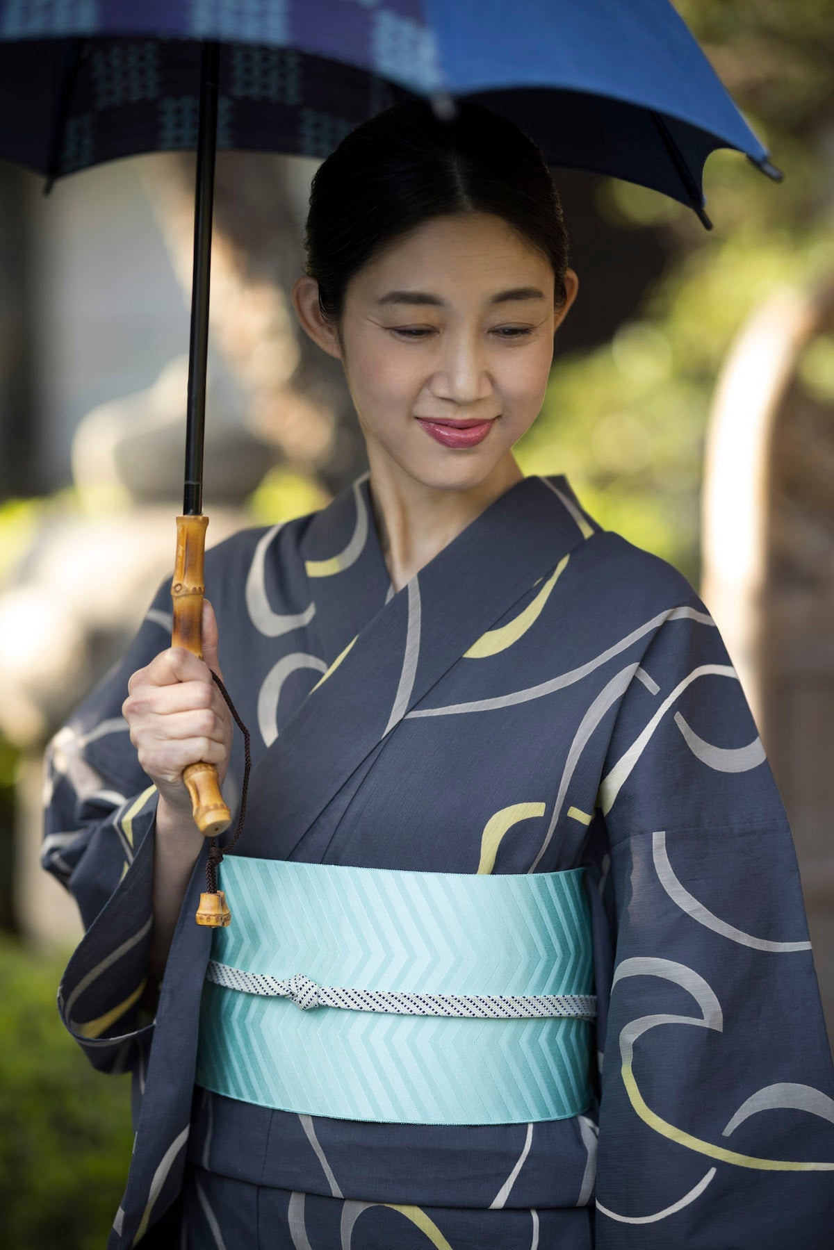 すぐにお届け】秋も軽やかに！大人の上質な博多織の半幅帯 杉綾 ブルークレール[紅衣オリジナル] – 木下着物研究所