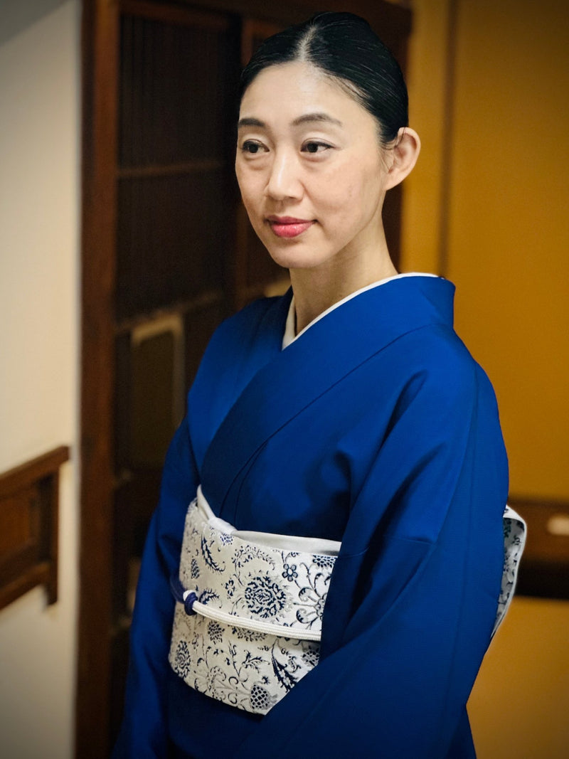 【期限特典/新作】 博多織八寸名古屋帯 ペルシャ草花紋　白地にロイヤルブルー[紅衣オリジナル] - 木下着物研究所