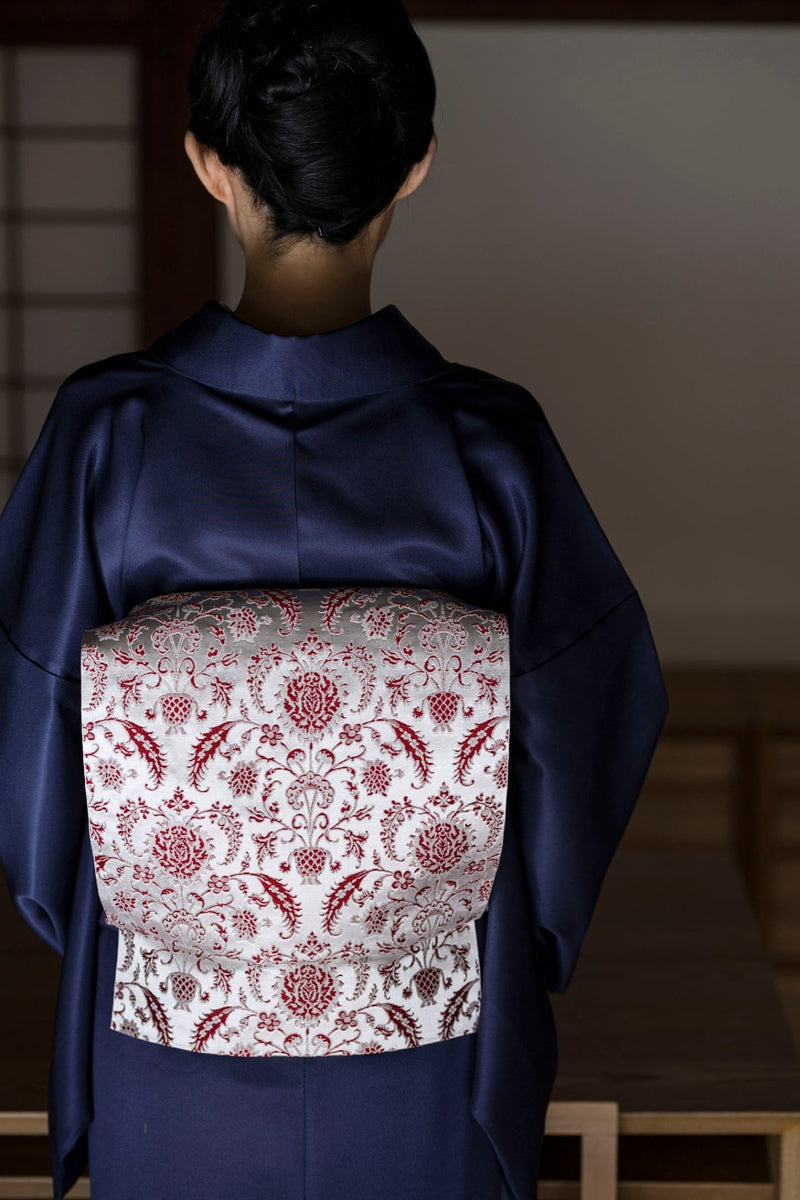 【新色/期限特典】 博多織八寸名古屋帯 ペルシャ草花紋　薄鼠地に深紅　[紅衣オリジナル] - 木下着物研究所