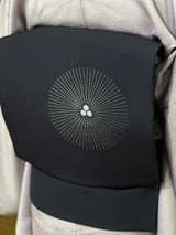 【新作/期限特典】あの憧れの着物の柄を名古屋帯に！ 染め九寸名古屋帯 煌めきの唐松 墨黒 [紅衣オリジナル] - 木下着物研究所