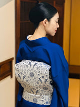 【期限特典/新作】 博多織八寸名古屋帯 ペルシャ草花紋　白地にロイヤルブルー[紅衣オリジナル] - 木下着物研究所