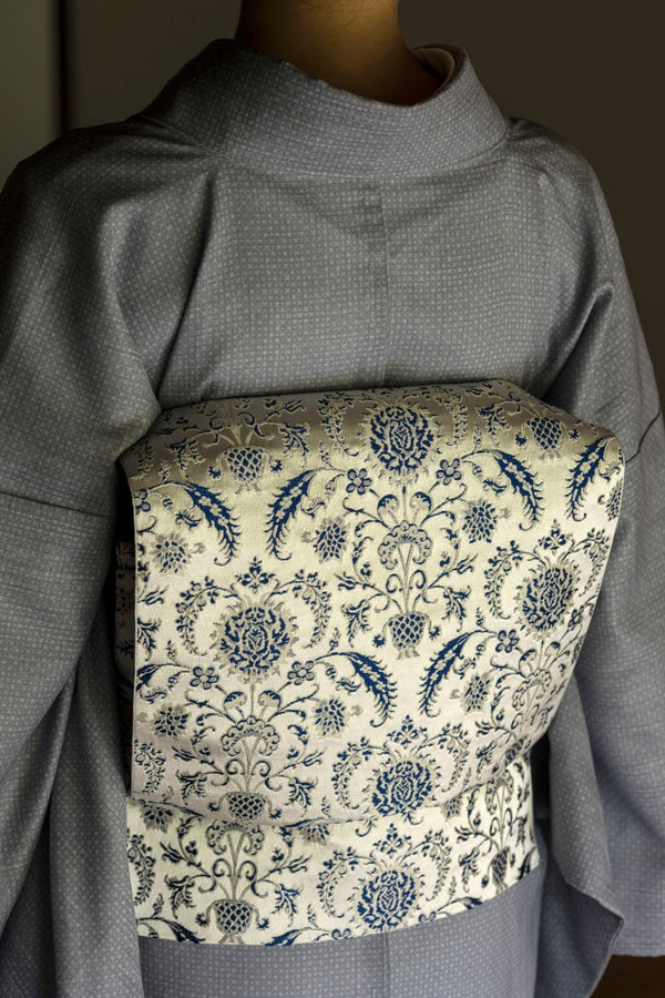 【受注終了】 博多織八寸名古屋帯 ペルシャ草花紋　白地にロイヤルブルー[紅衣オリジナル] - 木下着物研究所