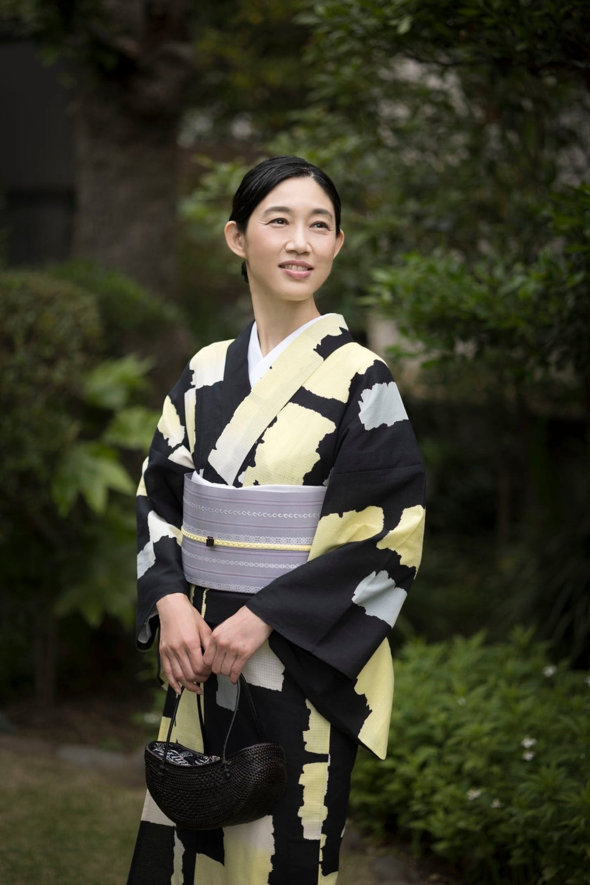 未着用　付け下げ　たたき染め　木々模様　モノトーン　着物　042a p 未着用 付け下げ たたき染め 木々模様 モノトーン 着物 042a p