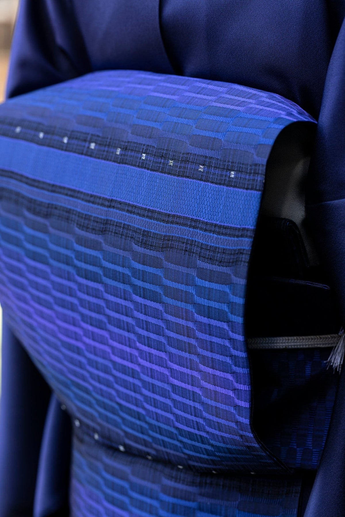 【新色/期限特典】見目麗しき帯！クールバージョン！博多織 九寸名古屋帯 紅間道 紺地濃淡に桔梗紫 - 木下着物研究所