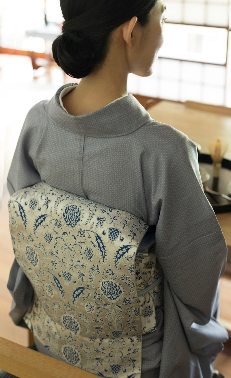 【受注終了】 博多織八寸名古屋帯 ペルシャ草花紋　白地にロイヤルブルー[紅衣オリジナル] - 木下着物研究所