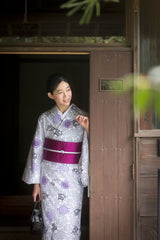 【期限特典/新作】浴衣でも着られる夏着物 菊唐草　白地に灰紫濃淡　[紅衣オリジナル] - 木下着物研究所