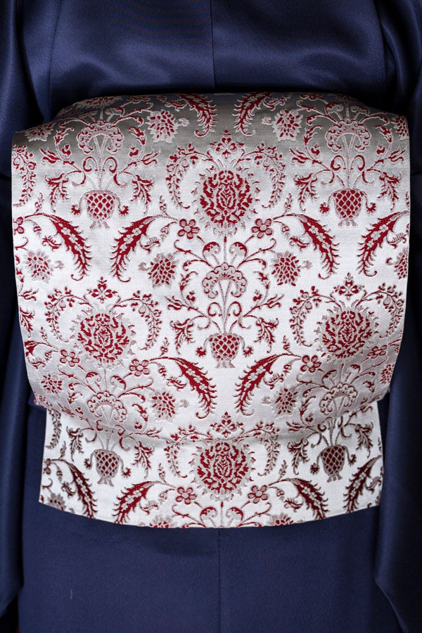 【新色/期限特典】 博多織八寸名古屋帯 ペルシャ草花紋　薄鼠地に深紅　[紅衣オリジナル] - 木下着物研究所