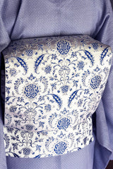 【新色発売記念/期限特典】 博多織八寸名古屋帯 ペルシャ草花紋　白地にロイヤルブルー[紅衣オリジナル] - 木下着物研究所