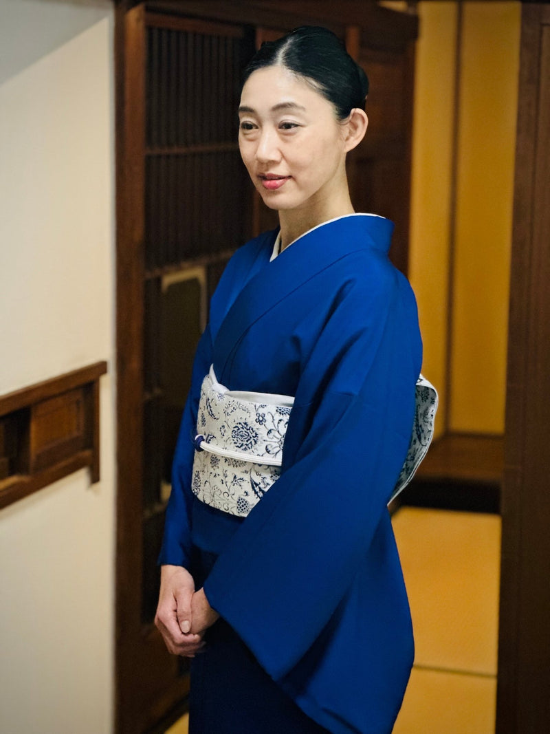【期限特典/新作】 博多織八寸名古屋帯 ペルシャ草花紋　白地にロイヤルブルー[紅衣オリジナル] - 木下着物研究所
