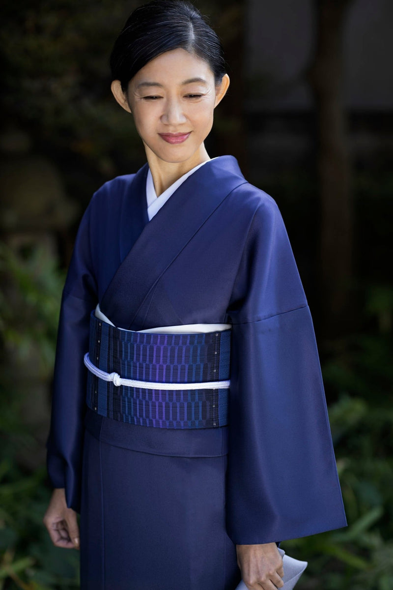 【新色/期限特典】見目麗しき帯！クールバージョン！博多織 九寸名古屋帯 紅間道 紺地濃淡に桔梗紫 - 木下着物研究所