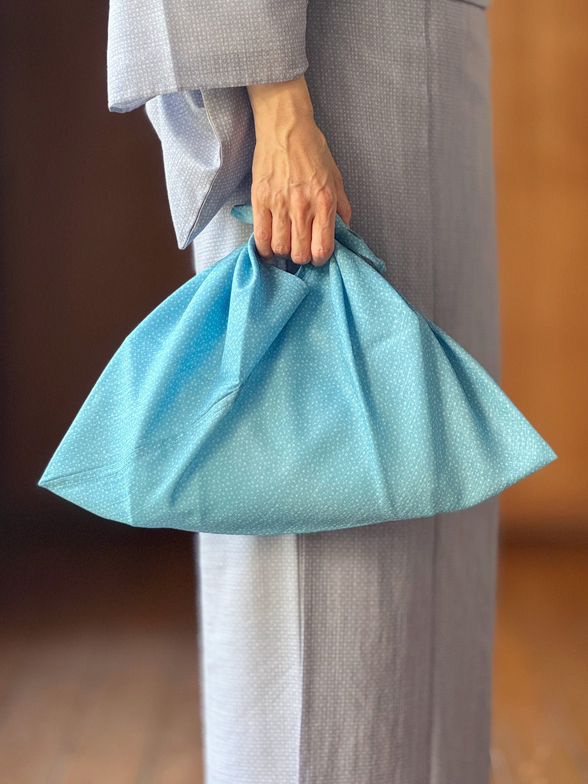 あけびのかごバッグと内袋2枚のセット　藍染格子の紬・久米島紬　リメイク あけびのかごバッグと内袋2枚のセット 藍染格子の紬・久米