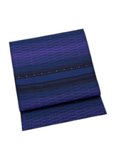 【SHOWROOM/先行ご紹介商品】【新色】見目麗しき帯！クールバージョン！博多織 九寸名古屋帯 紅間道 紺地濃淡に桔梗紫 - 木下着物研究所