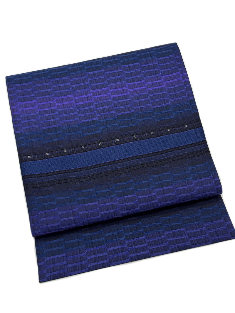 【SHOWROOM/先行ご紹介商品】【新色】見目麗しき帯！クールバージョン！博多織 九寸名古屋帯 紅間道 紺地濃淡に桔梗紫 - 木下着物研究所