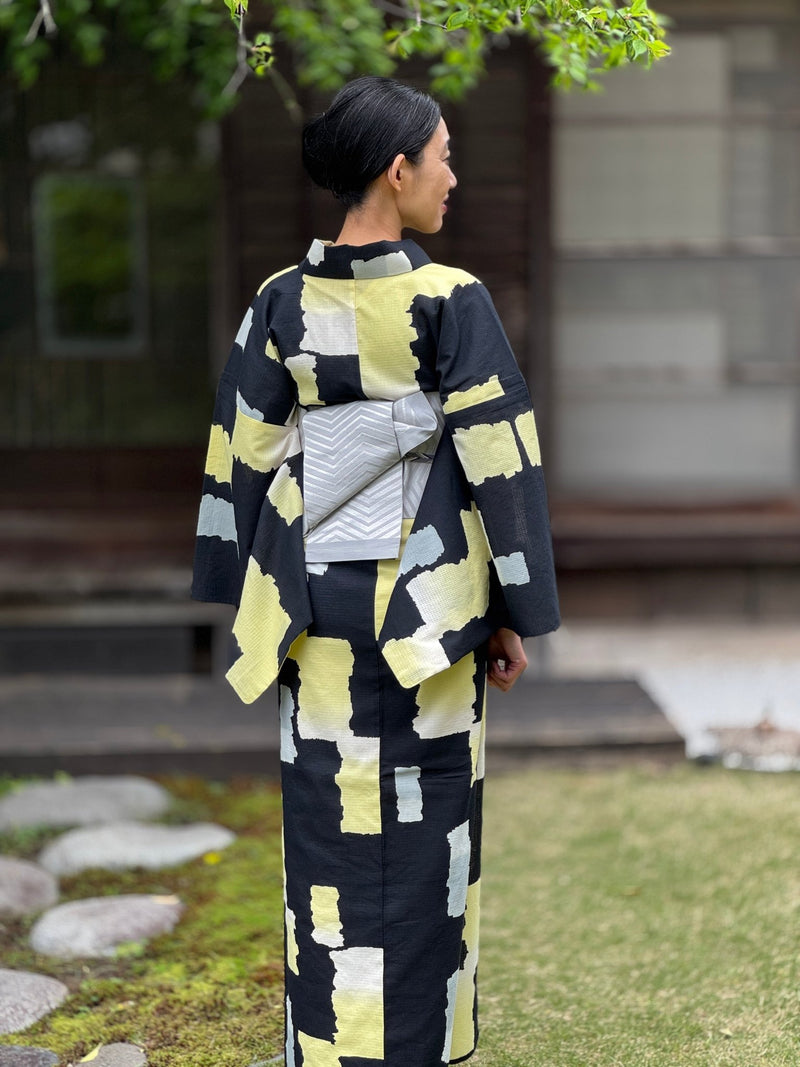 ※SHOWROOM先行ご紹介【新作】ちょっと見かけない浴衣 灯影文（ほかげもん）　黒地に檸檬 [紅衣オリジナル] - 木下着物研究所